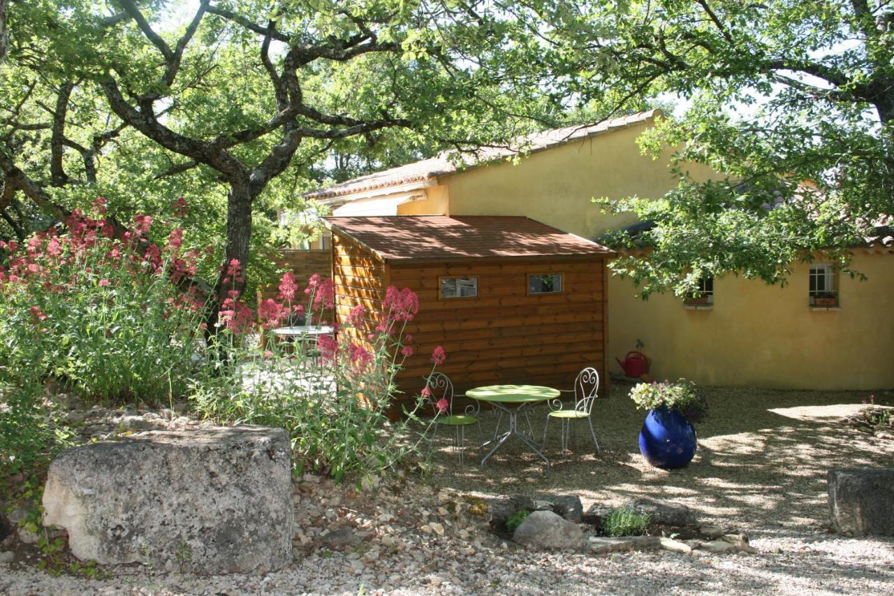 Le Mas Des Pierres Blanches Acomodação com café da manhã Venasque Exterior foto