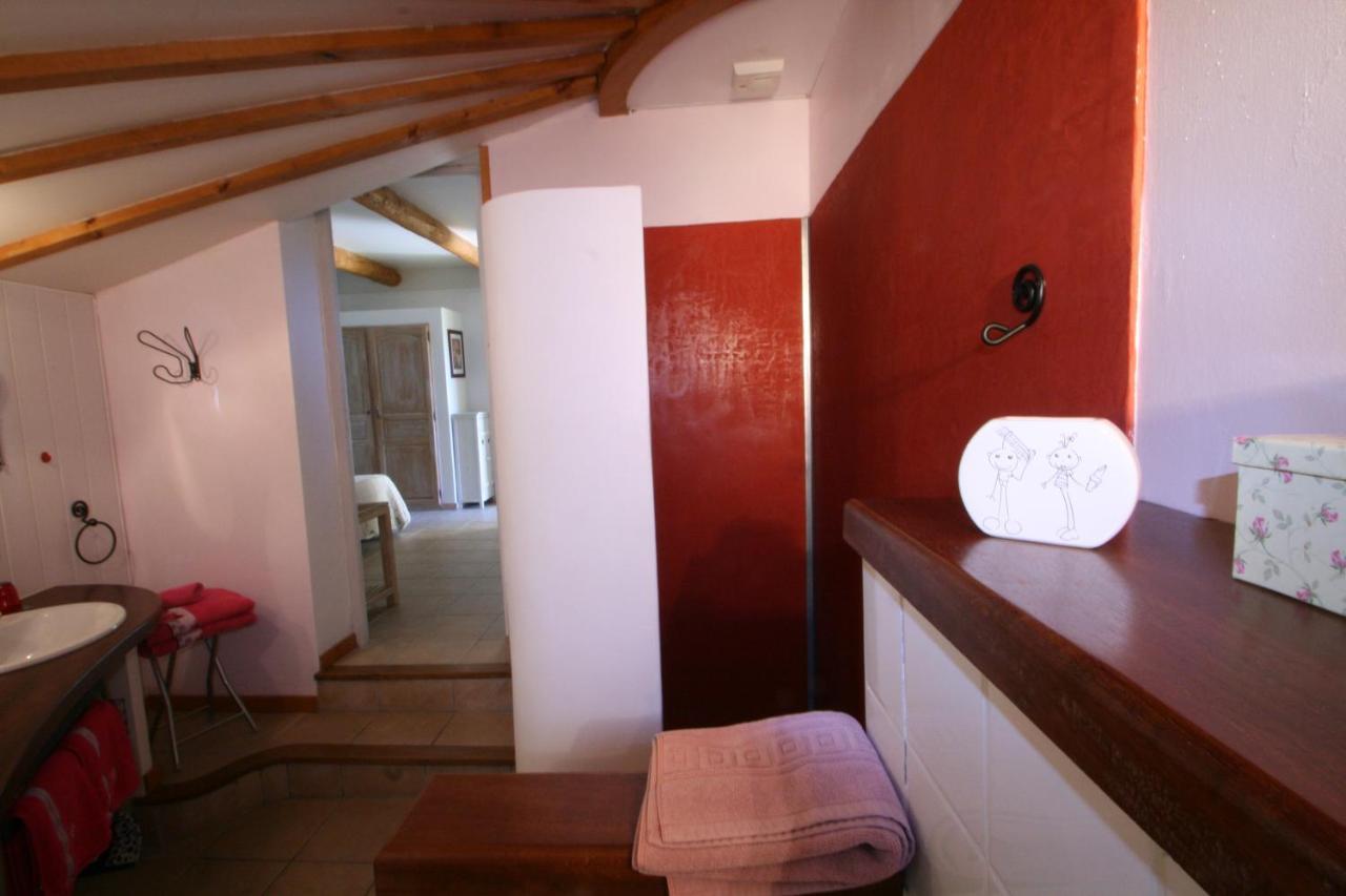 Le Mas Des Pierres Blanches Acomodação com café da manhã Venasque Exterior foto